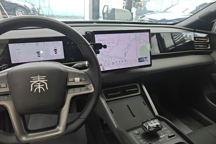 Used BYD Qin L 2025 DM-i Smart Drive 80KM Leading Model Center Console