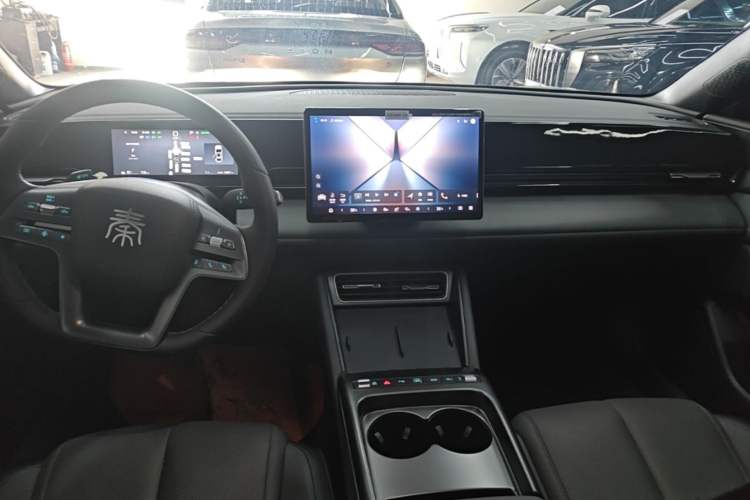 Used BYD Qin L 2025 EV 545KM Beyond Version Center Console