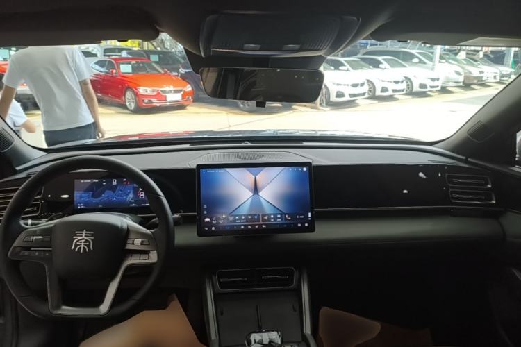 Used BYD Qin L 2025 DM-i Smart Drive 80KM Leading Model Center Console