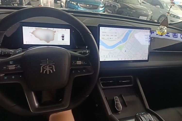Used BYD Qin L 2025 DM-i Smart Drive 80KM Leading Model Center Console