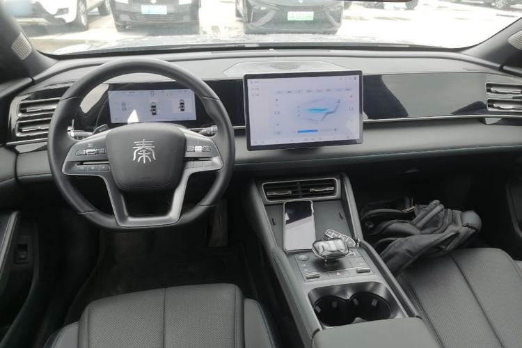 Used BYD Qin L 2025 DM-i Smart Drive 120KM Leading Model Center Console