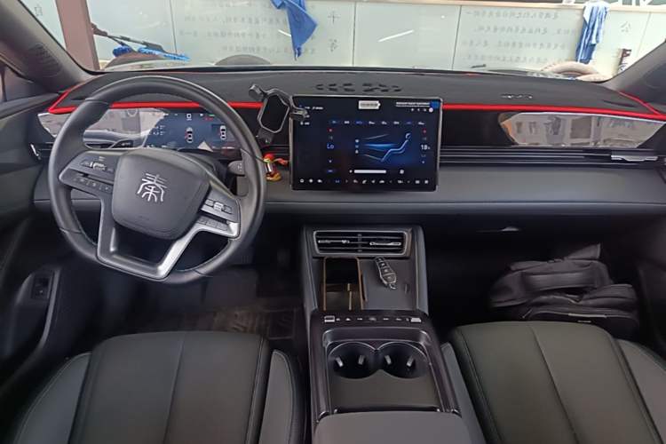 Used BYD Qin L 2025 EV 545KM Beyond Version Center Console