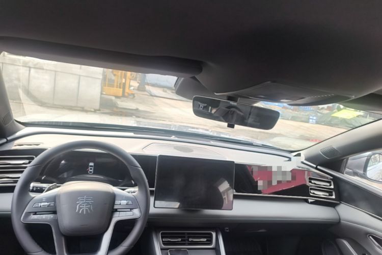 Used BYD Qin L 2025 DM-i Smart Drive 80KM Leading Model Center Console