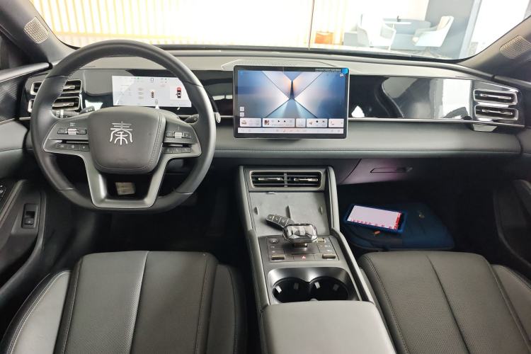 Used BYD Qin L 2025 DM-i Smart Drive 120KM Superior Model Center Console