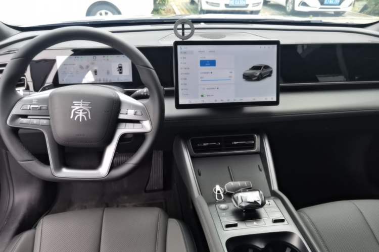 Used BYD Qin L 2025 DM-i Smart Drive 80KM Leading Model Center Console