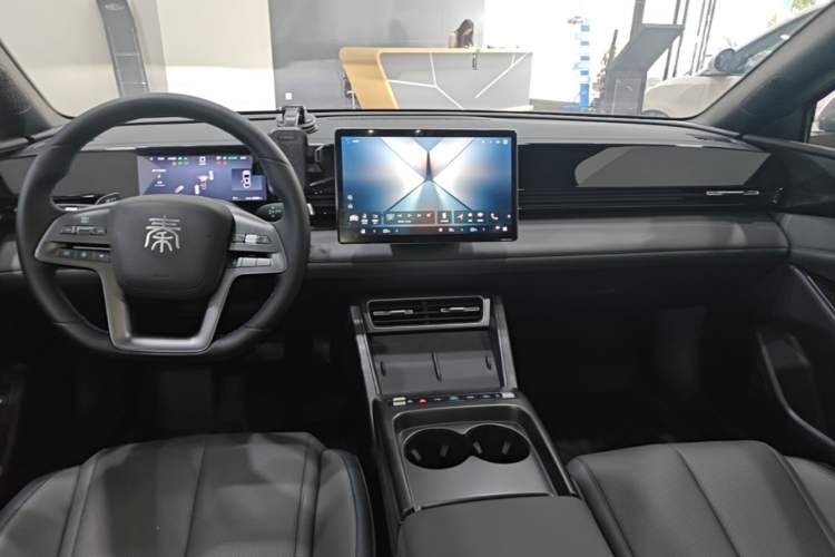 Used BYD Qin L 2025 EV 470KM Leading Edition Center Console