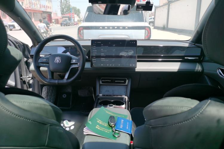Used BYD Qin L 2025 EV 545KM Excellence Edition Center Console