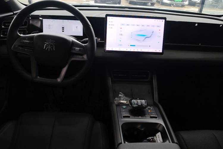 Used BYD Qin L 2025 DM-i Smart Drive 120KM Superior Model Center Console