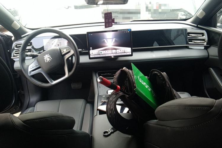Used BYD Qin L 2025 DM-i Smart Drive 120KM Superior Model Center Console