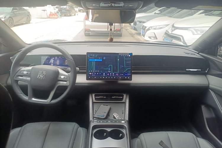 Used BYD Qin L 2025 EV 470KM Leading Edition Center Console