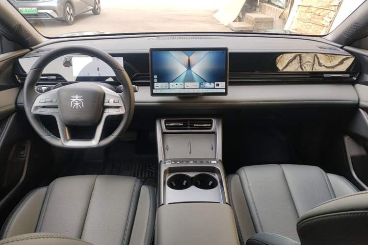 Used BYD Qin L 2025 EV 470KM Leading Edition Center Console