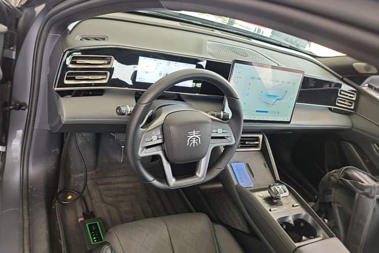 Used BYD Qin L 2025 DM-i Smart Drive 120KM Excellence Model Center Console