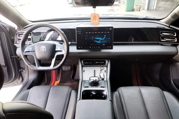 Used BYD Qin L 2025 DM-i Smart Drive 80KM Leading Model Center Console