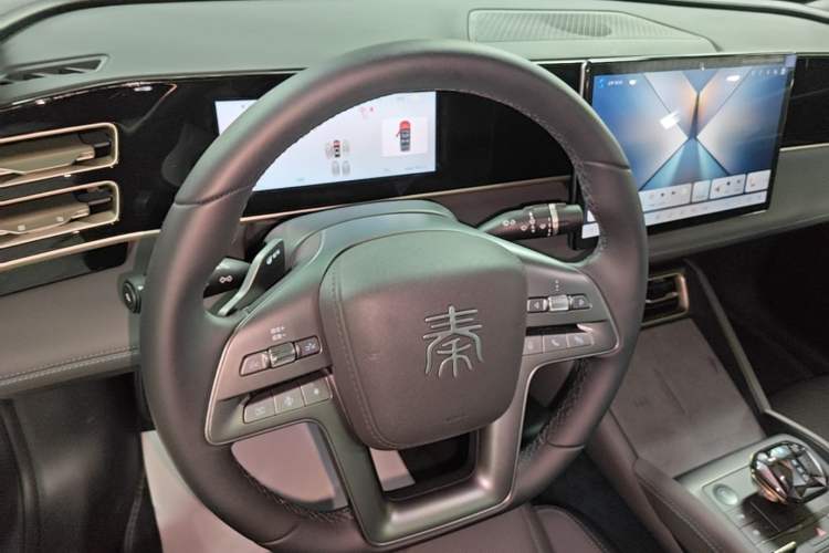 Used BYD Qin L 2025 DM-i Smart Drive 120KM Superior Model Center Console