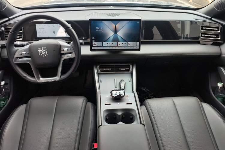 Used BYD Qin L 2025 DM-i Smart Drive 80KM Leading Model Center Console