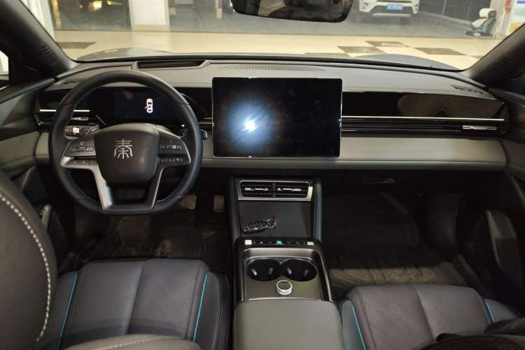 Used BYD Qin L 2025 EV 545KM Cloud Suspension Edition Center Console