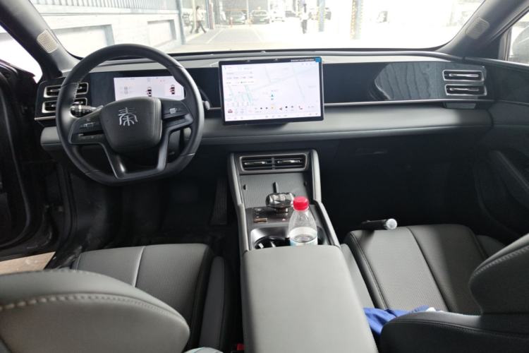 Used BYD Qin L 2025 DM-i Smart Drive 120KM Leading Model Center Console