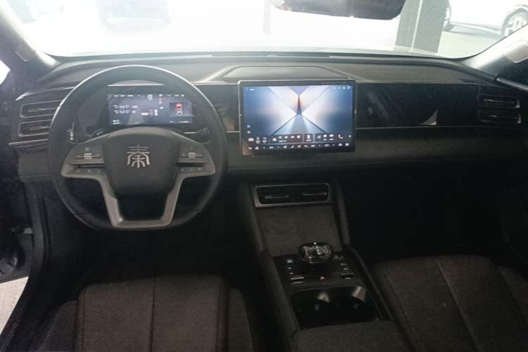 Used BYD Qin L 2025 DM-i Smart Drive 120KM Superior Model Center Console