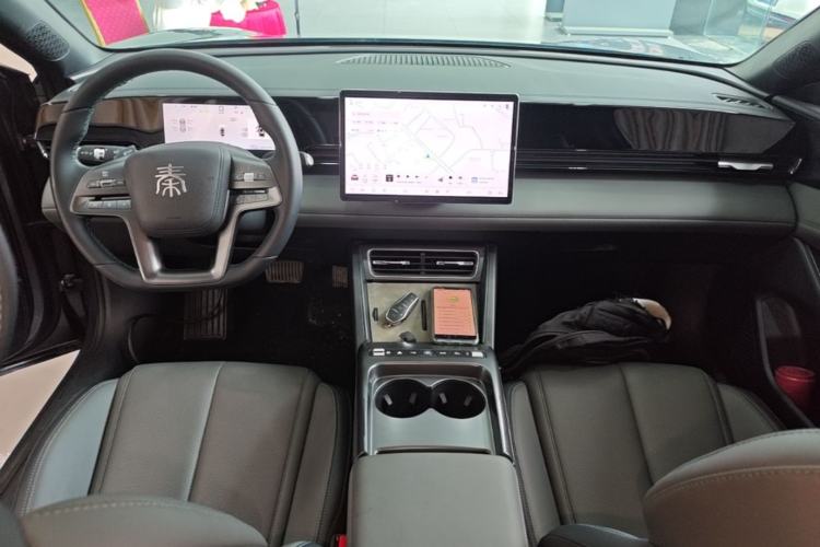 Used BYD Qin L 2025 EV 470KM Leading Edition Center Console