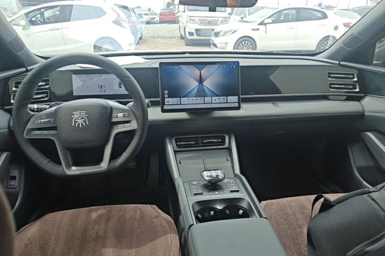Used BYD Qin L 2025 DM-i Smart Drive 80KM Leading Model Center Console