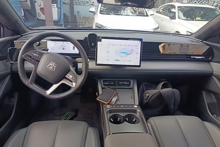 Used BYD Qin L 2025 EV 470KM Leading Edition Center Console