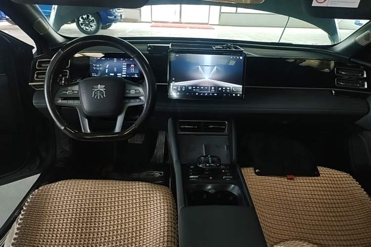 Used BYD Qin L 2025 DM-i Smart Drive 120KM Superior Model Center Console