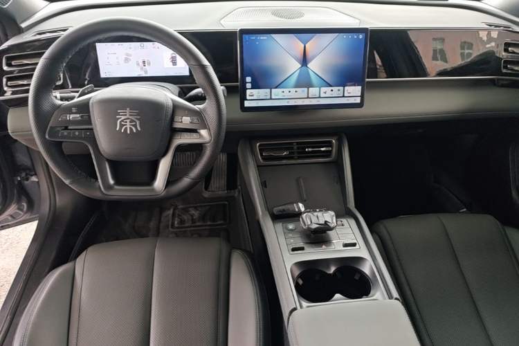 Used BYD Qin L 2025 DM-i Smart Drive 80KM Leading Model Center Console