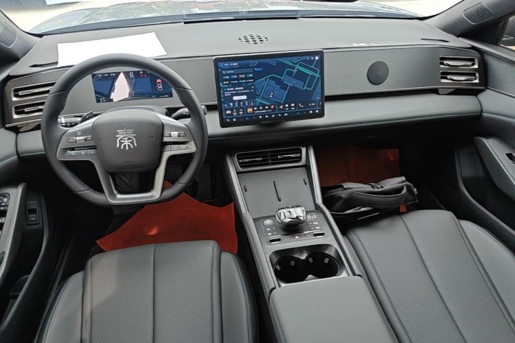 Used BYD Qin L 2025 DM-i Smart Drive 80KM Leading Model Center Console