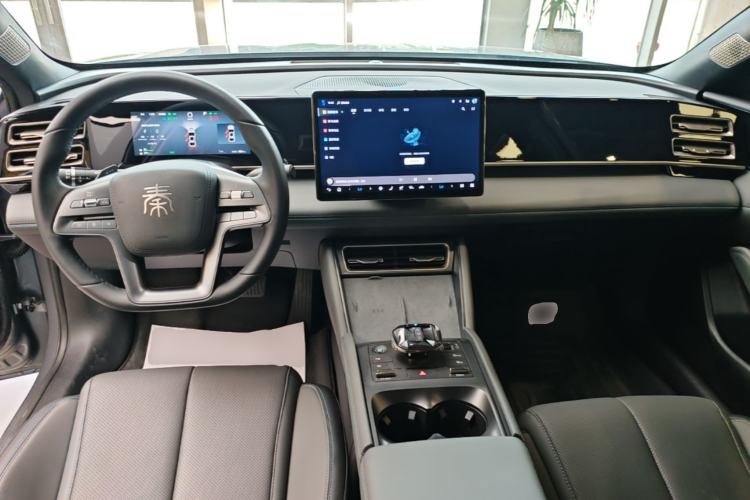 Used BYD Qin L 2025 DM-i Smart Drive 120KM Superior Model Center Console