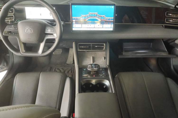 Used BYD Qin L 2025 DM-i Smart Drive 120KM Superior Model Center Console