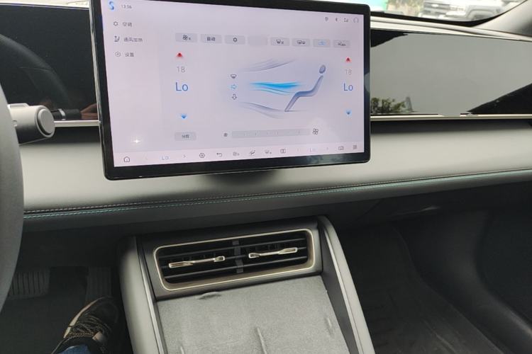 Used BYD Qin L 2025 DM-i Smart Drive 120KM Superior Model Center Console