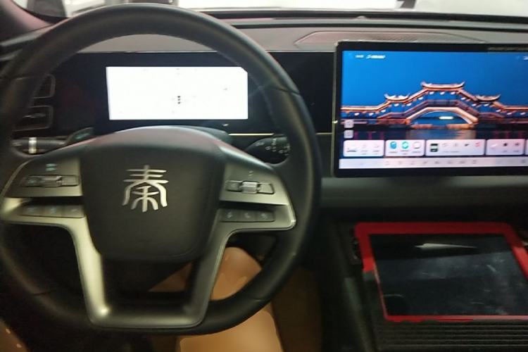 Used BYD Qin L 2025 DM-i Smart Drive 80KM Leading Model Center Console