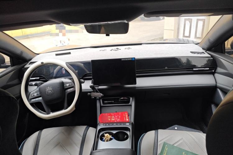 Used BYD Qin L 2025 EV 545KM Beyond Version Center Console
