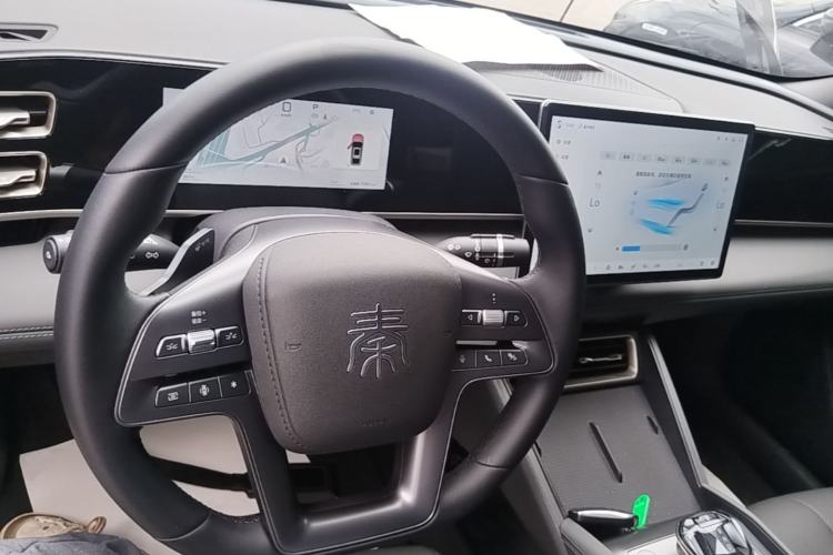 Used BYD Qin L 2025 DM-i Smart Drive 80KM Leading Model Center Console