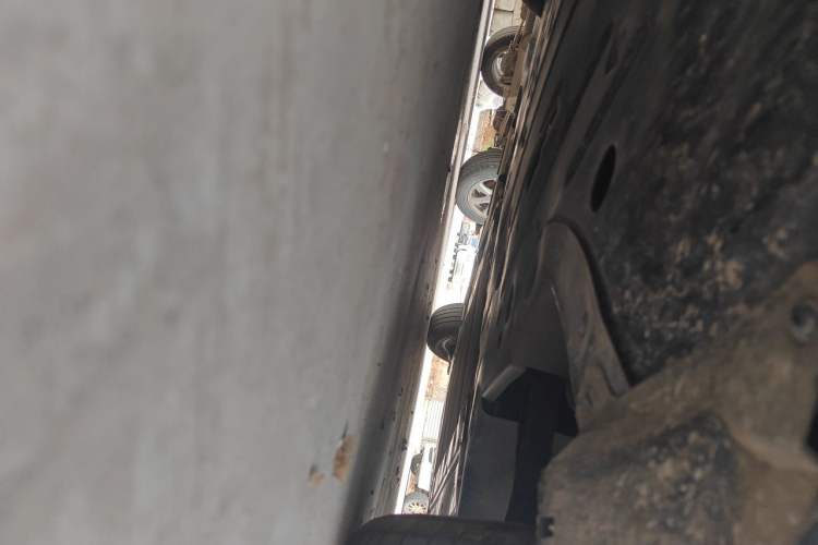 Used BYD Qin L 2025 DM-i Smart Drive 80KM Leading Model Chassis Front Left