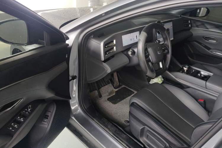 Used BYD Qin L 2025 DM-i Smart Drive 80KM Leading Model Driver Seat