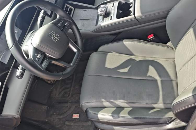 Used BYD Qin L 2025 DM-i Smart Drive 120KM Superior Model Driver Seat