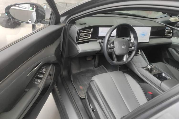 Used BYD Qin L 2025 DM-i Smart Drive 120KM Superior Model Driver Seat