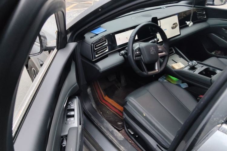 Used BYD Qin L 2025 DM-i Smart Drive 120KM Leading Model Driver Seat
