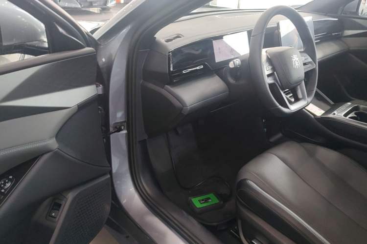 Used BYD Qin L 2025 EV 545KM Beyond Version Driver Seat