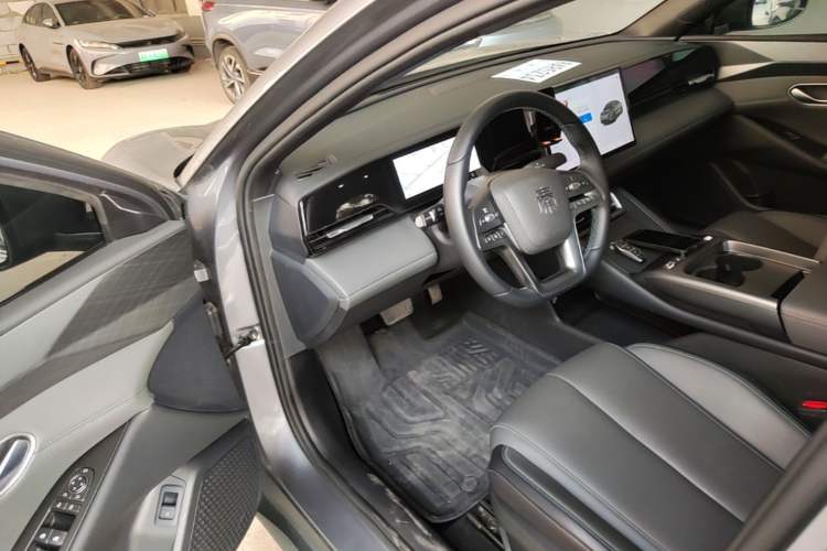 Used BYD Qin L 2025 EV 545KM Beyond Version Driver Seat