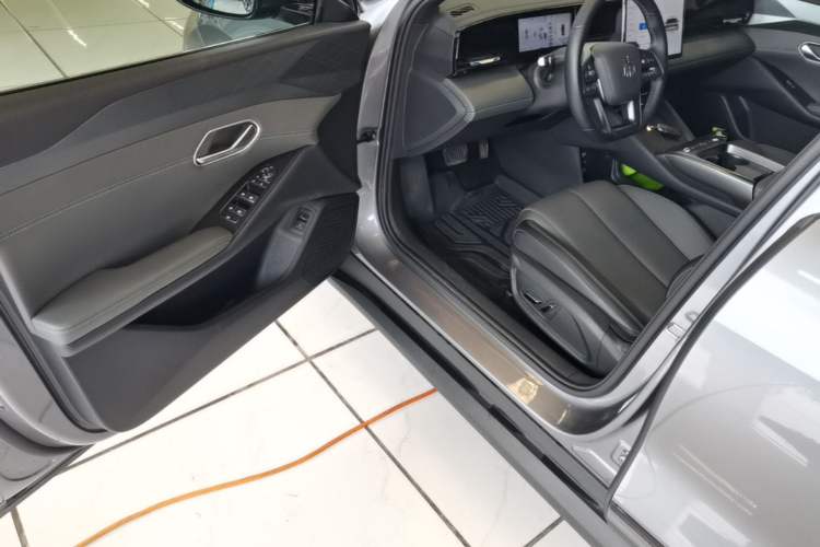 Used BYD Qin L 2025 EV 545KM Beyond Version Driver Seat