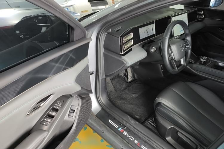 Used BYD Qin L 2025 DM-i Smart Drive 80KM Leading Model Driver Seat