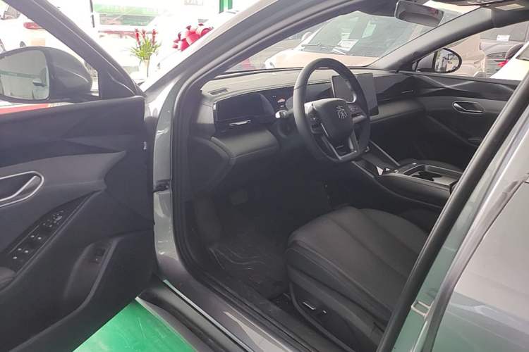 Used BYD Qin L 2025 EV 470KM Leading Edition Driver Seat
