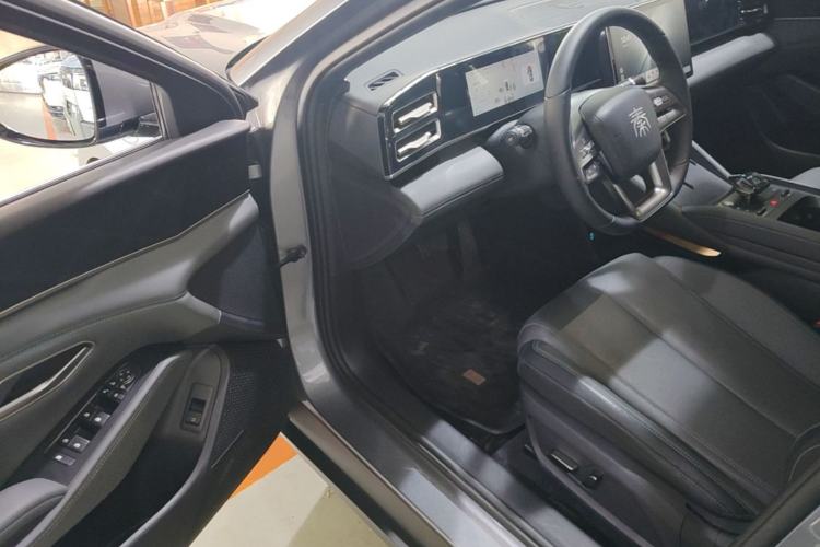 Used BYD Qin L 2025 DM-i Smart Drive 120KM Leading Model Driver Seat