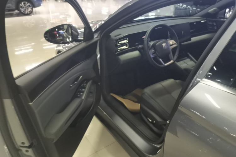 Used BYD Qin L 2025 DM-i Smart Drive 120KM Superior Model Driver Seat