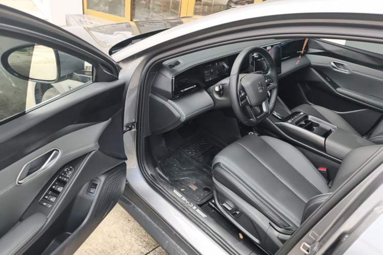 Used BYD Qin L 2025 EV 470KM Leading Edition Driver Seat