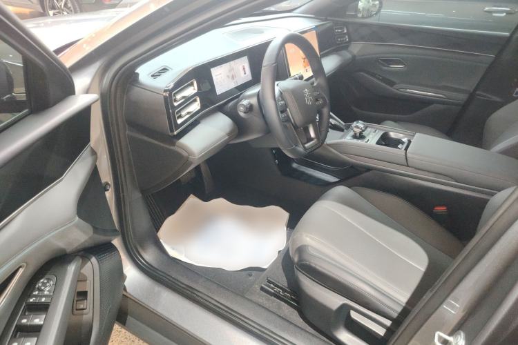 Used BYD Qin L 2025 DM-i Smart Drive 80KM Leading Model Driver Seat