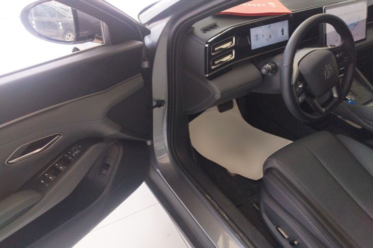 Used BYD Qin L 2025 DM-i Smart Drive 120KM Superior Model Driver Seat
