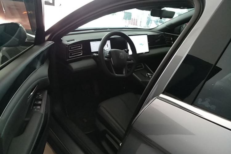 Used BYD Qin L 2025 DM-i Smart Drive 80KM Leading Model Driver Seat